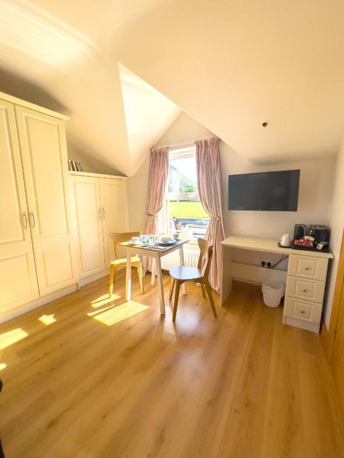 Mount Edwards Hill Guest Accommodation Cushendall Extérieur photo
